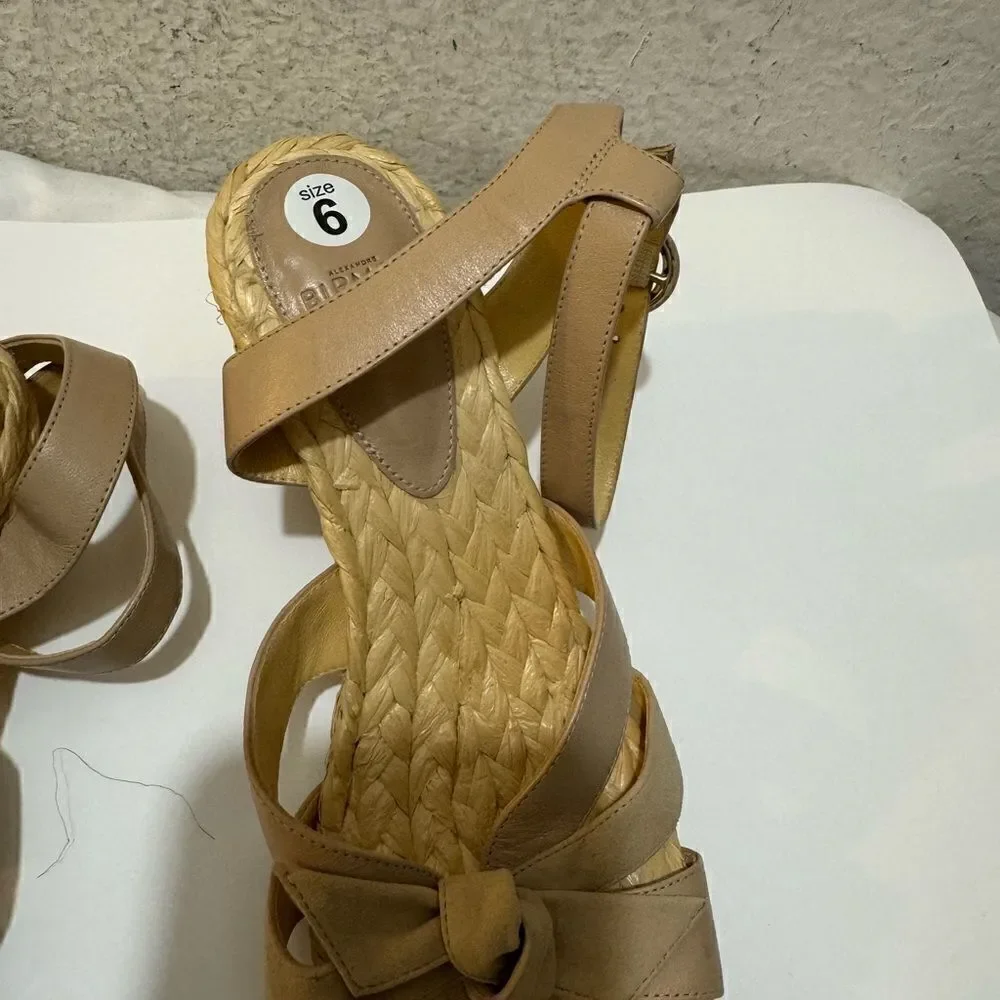 Alexandre Birman Nude Suelita Raffia Leather Wedge - size 38.5 VGUC